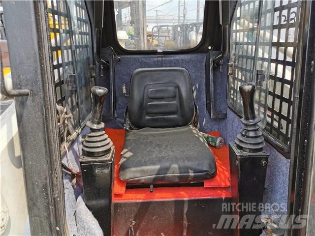 Bobcat S130 Krautuvai su šoniniu pasukimu