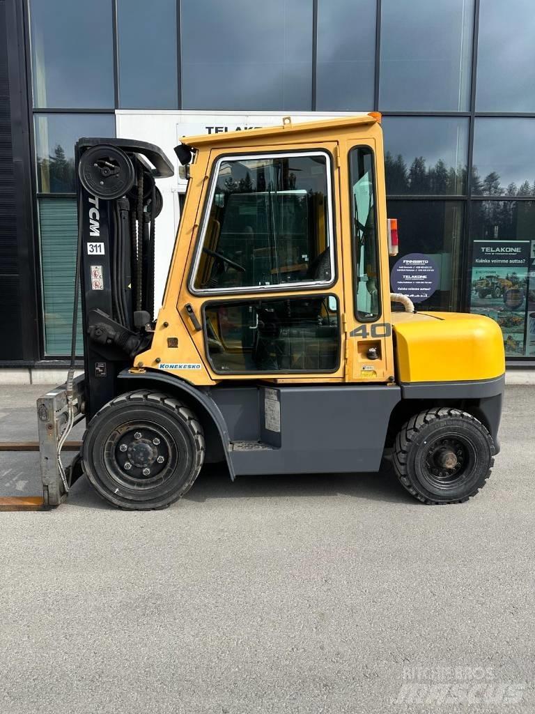 TCM FD40T8 Dyzeliniai krautuvai