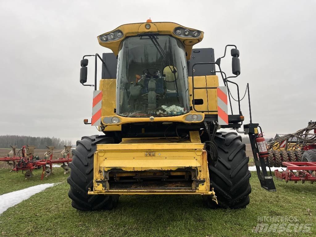 New Holland CSX 7070 Derliaus nuėmimo kombainai
