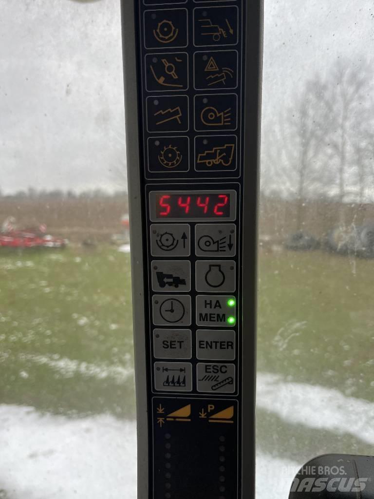 New Holland CSX 7070 Derliaus nuėmimo kombainai