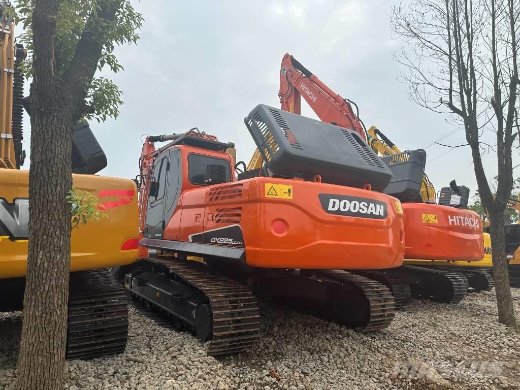 Doosan DX225 Vikšriniai ekskavatoriai