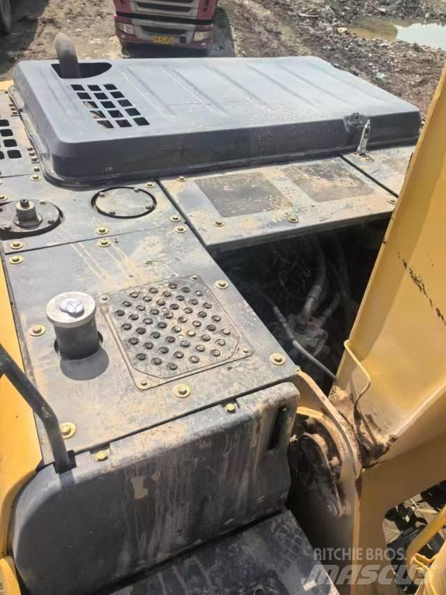 Sumitomo SH200-5 Vikšriniai ekskavatoriai