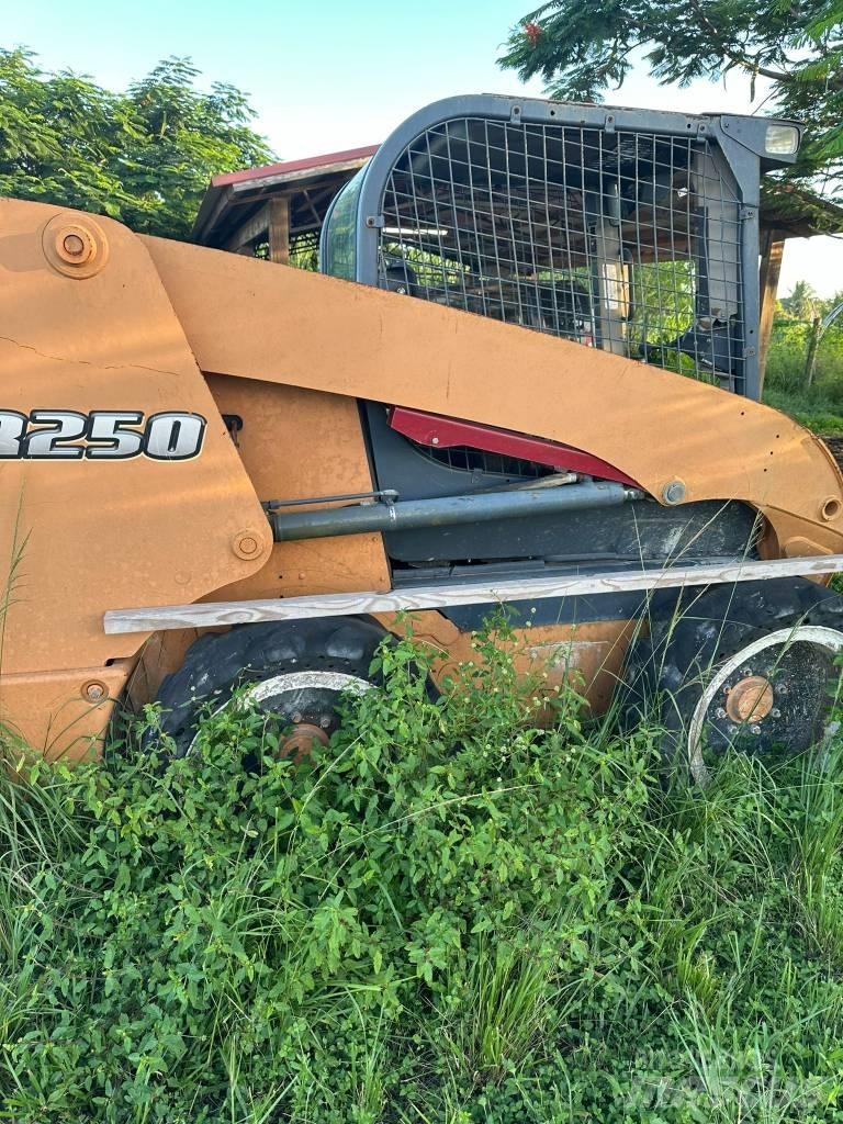 CASE SR 250 Krautuvai su šoniniu pasukimu