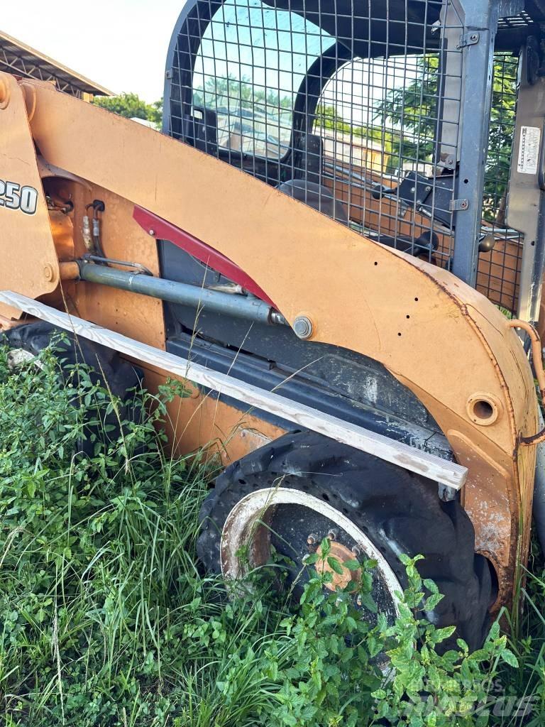 CASE SR 250 Krautuvai su šoniniu pasukimu