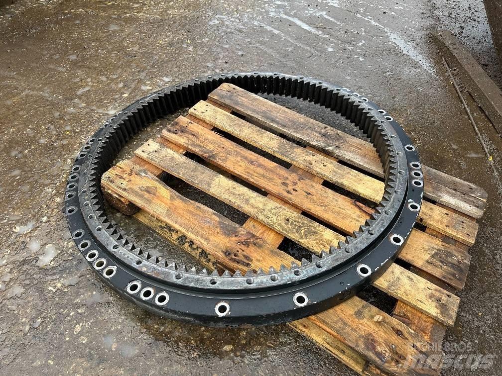 CAT 323 slew ring Ašys