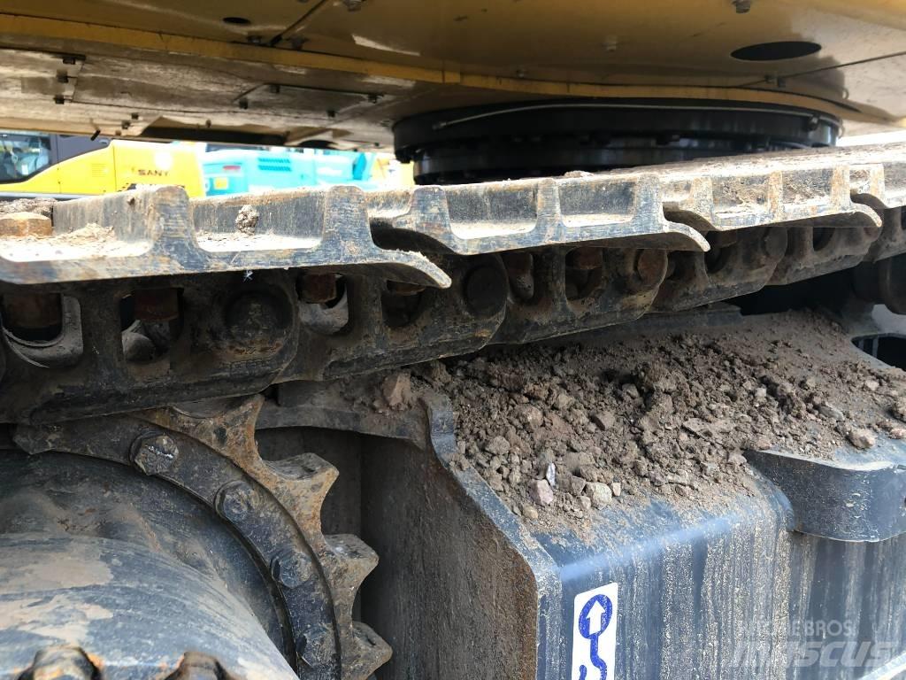 Komatsu 220-8 Vikšriniai ekskavatoriai