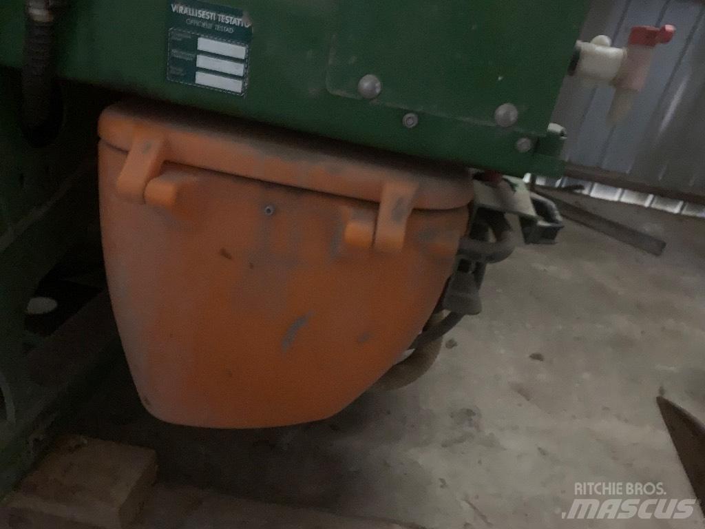 Amazone UF 1501 Įmontuoti purkštuvai
