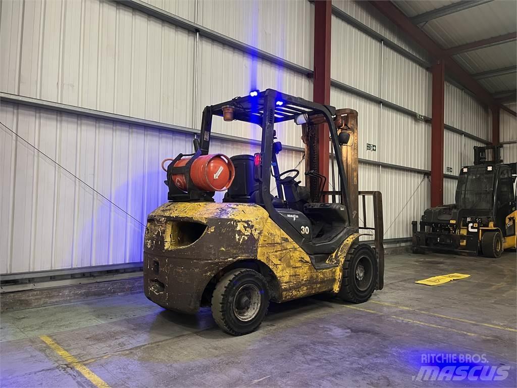 Komatsu FG30T-17 LPG (dujiniai) krautuvai