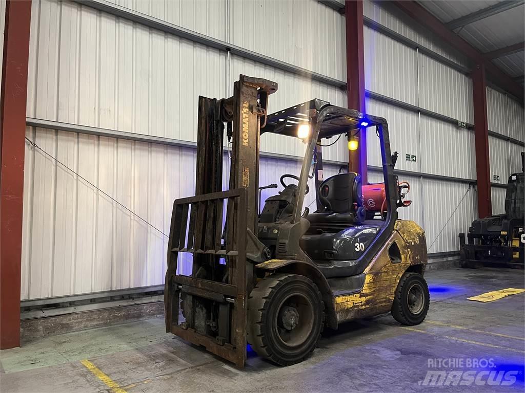 Komatsu FG30T-17 LPG (dujiniai) krautuvai