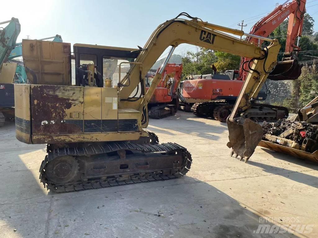 CAT E 70 B Vikšriniai ekskavatoriai