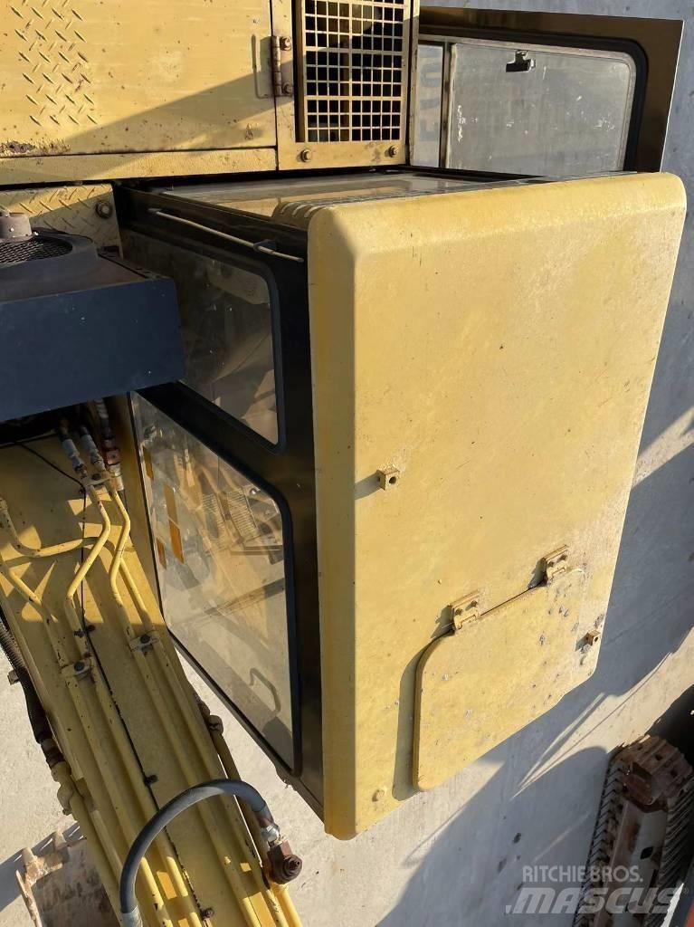 CAT E 70 B Vikšriniai ekskavatoriai