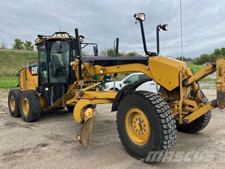 CAT 140 M Greideriai
