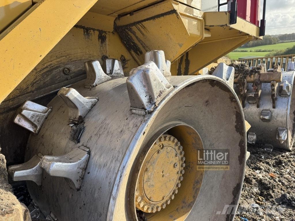 CAT 826 Atliekų presai