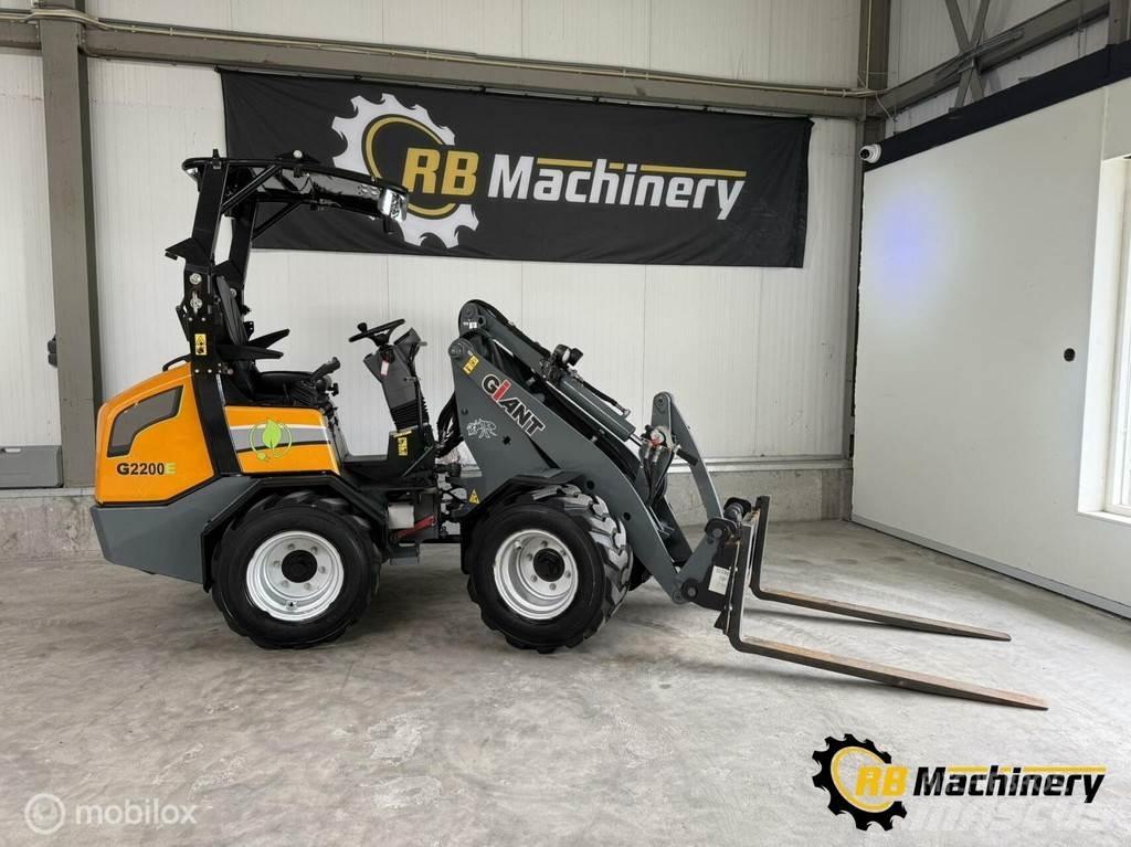 GiANT G2200E Naudoti ratiniai krautuvai