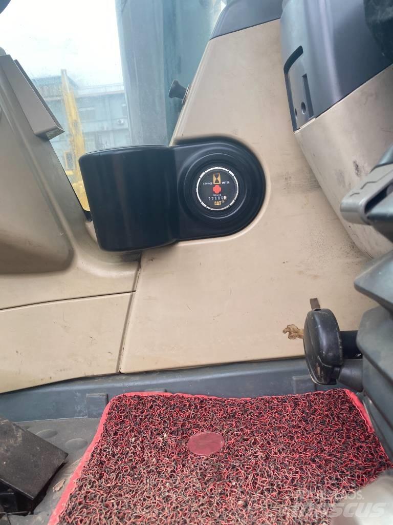 CAT 330 D Vikšriniai ekskavatoriai