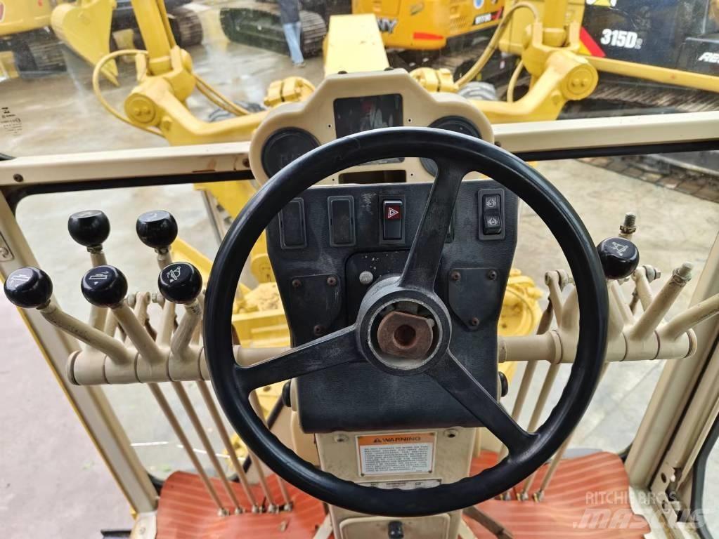 CAT 140 H Greideriai