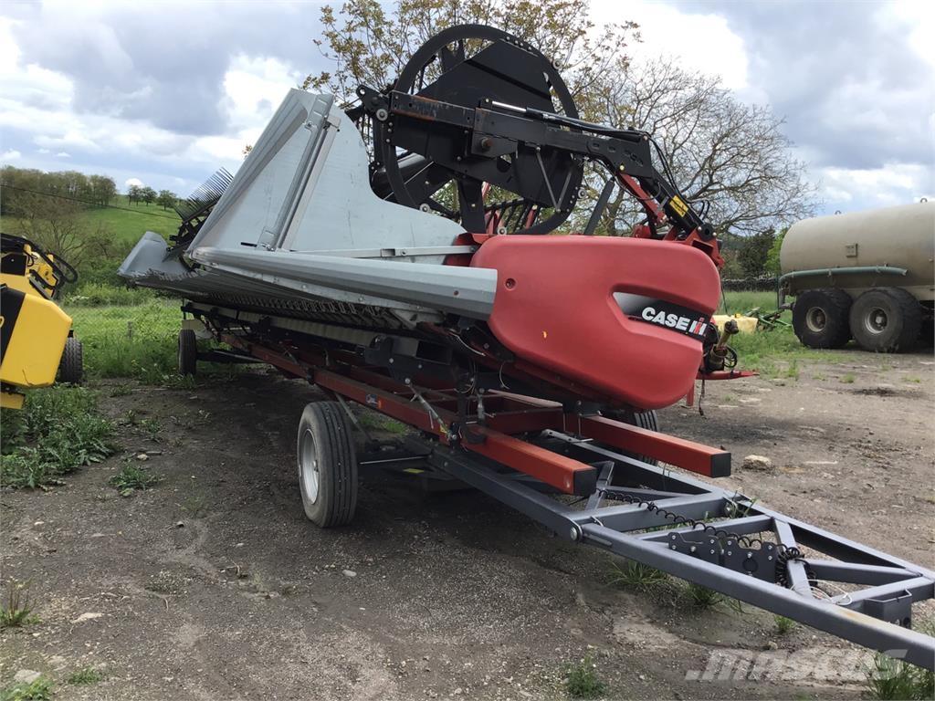 Case IH 3100 Derliaus nuėmimo kombainų galvos