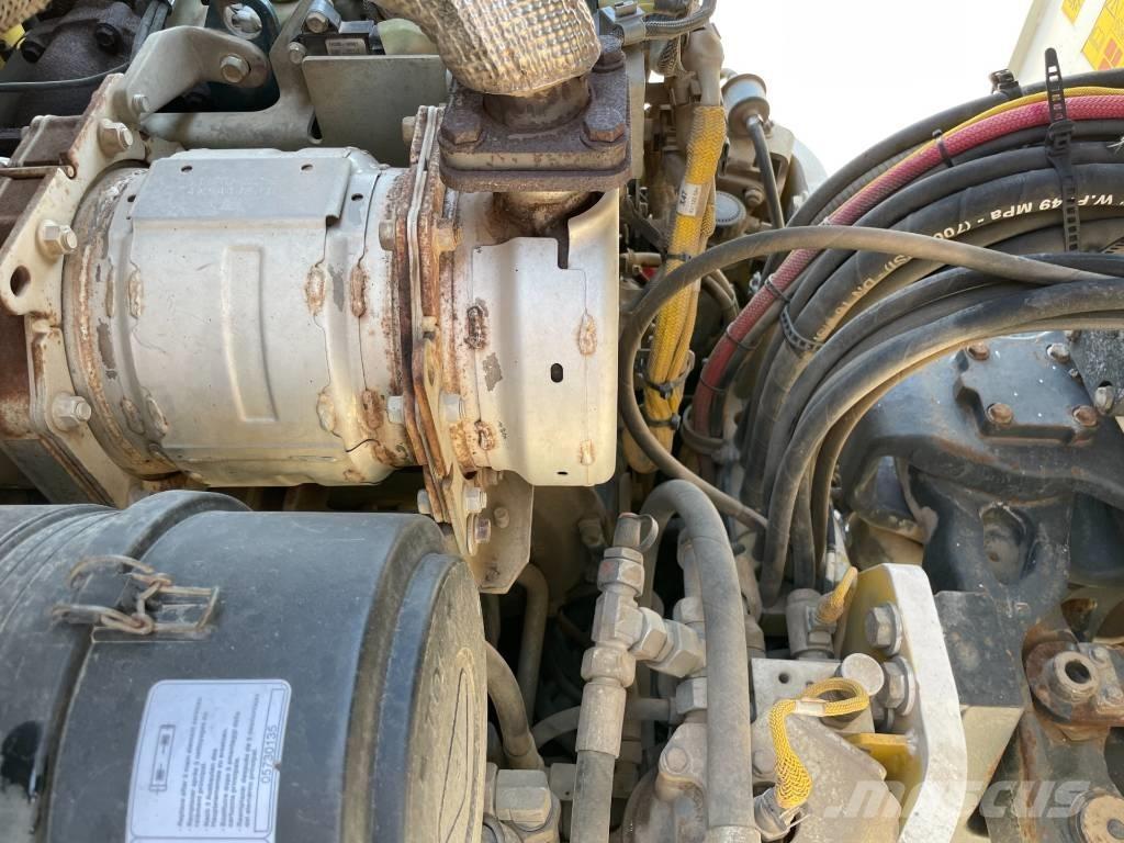 Bomag BW 151 AD-5 Porinių būgnų volai