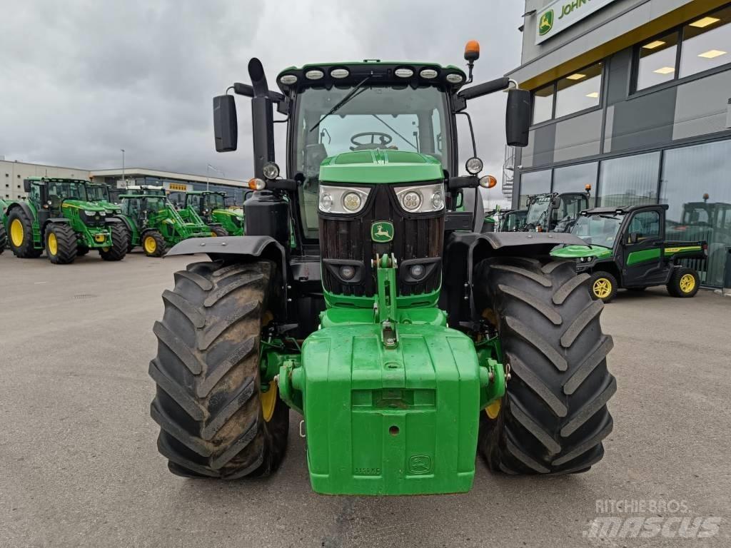 John Deere 6215 R Traktoriai