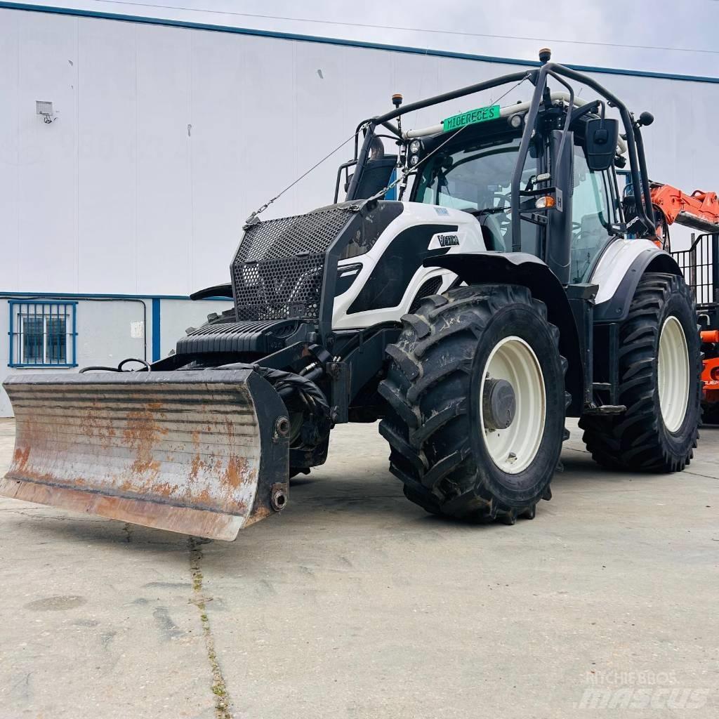 Valtra T 174 Traktoriai