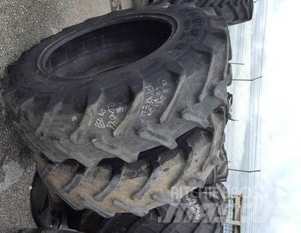  Pneus 13.6R28 Padangos, ratai ir ratlankiai