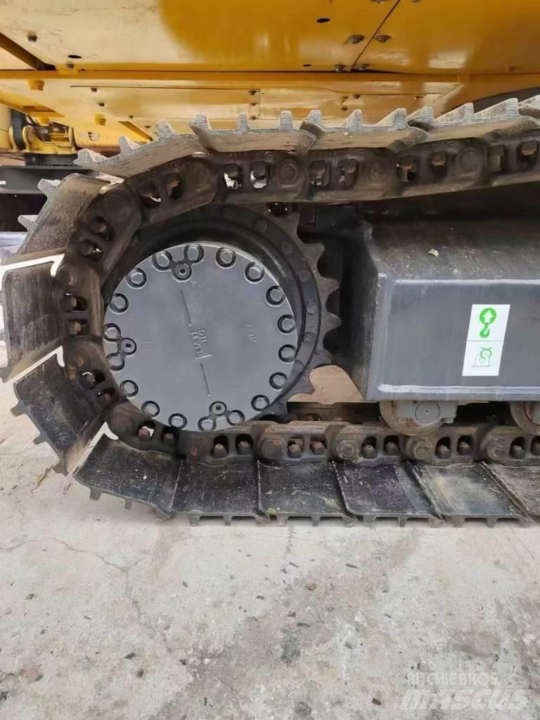 Komatsu PC 200-8 Vikšriniai ekskavatoriai