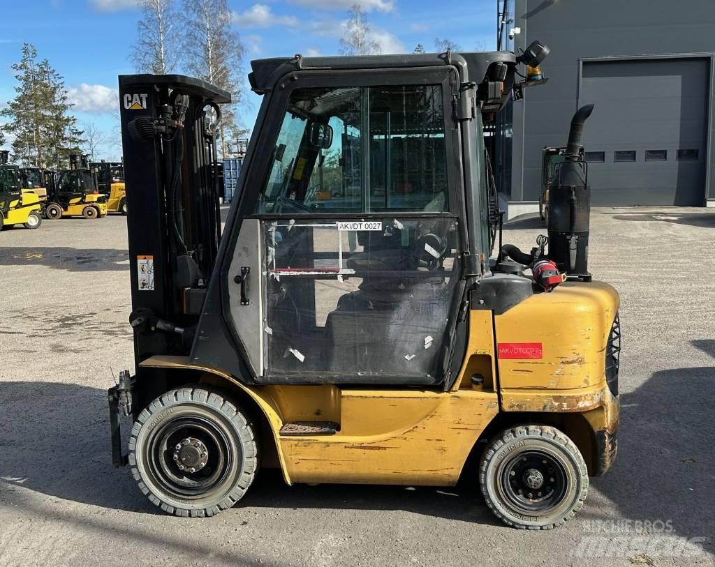 CAT DP 25 K Dyzeliniai krautuvai