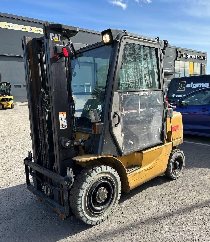 CAT DP 25 K Dyzeliniai krautuvai
