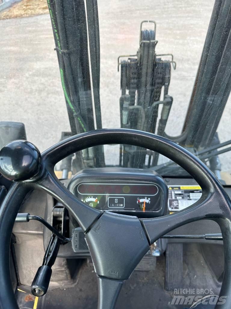 CAT DP 25 K Dyzeliniai krautuvai