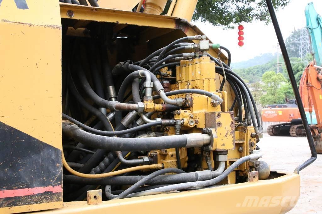 CAT 320BU Vikšriniai ekskavatoriai