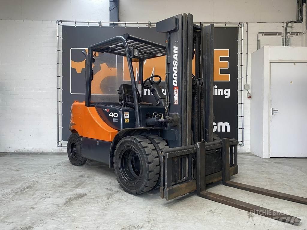 Doosan D40SC-5 Dyzeliniai krautuvai