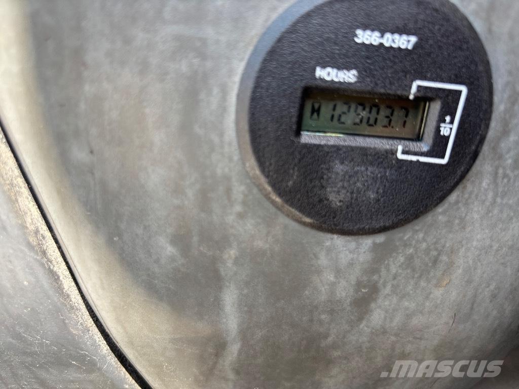 CAT 320 D L Vikšriniai ekskavatoriai