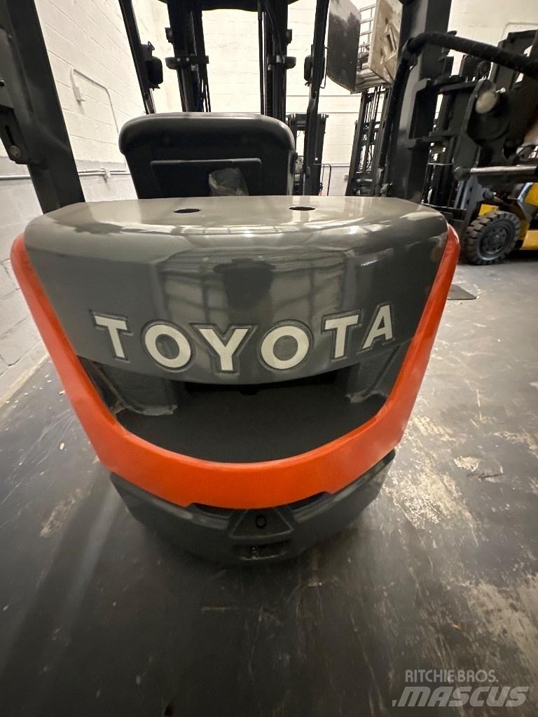 Toyota 8 FG CU 25 Šakiniai krautuvai - Kita
