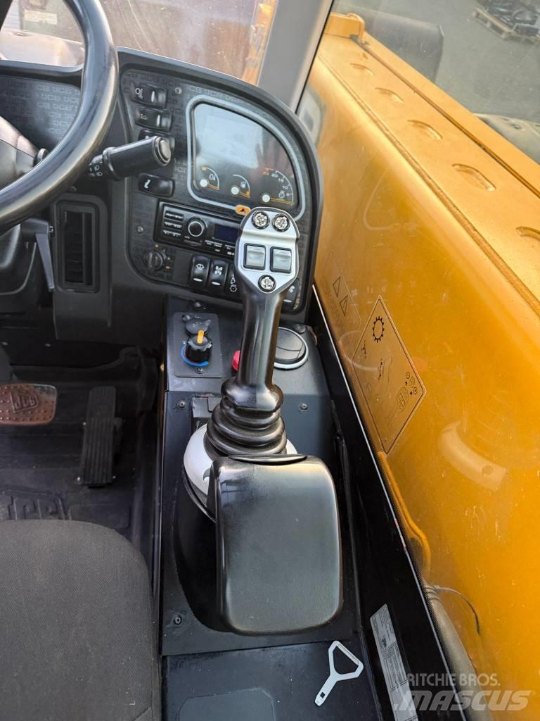 JCB 526-56 Agri Teleskopiniai ratiniai krautuvai