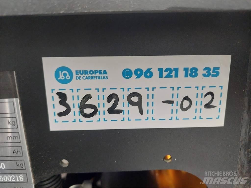  EFL253 Elektriniai šakiniai krautuvai