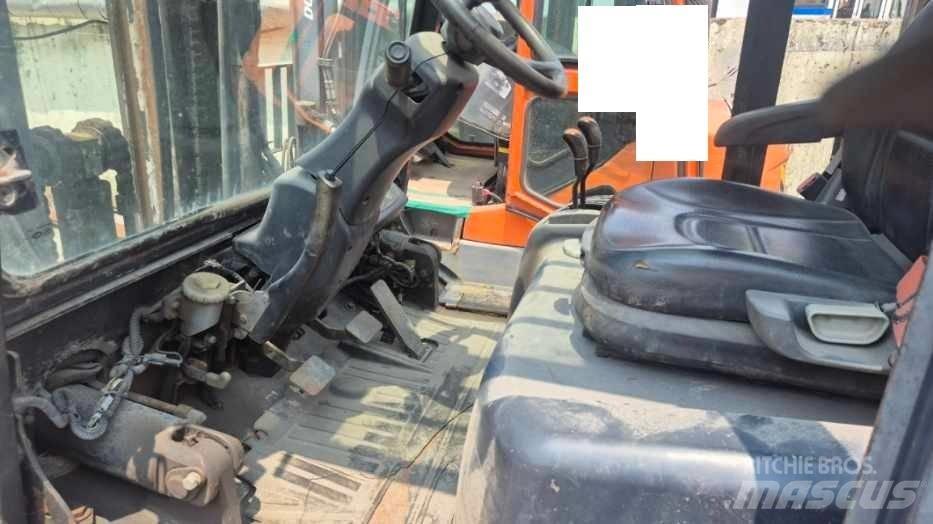 Doosan D 35 C-5 Elektriniai šakiniai krautuvai