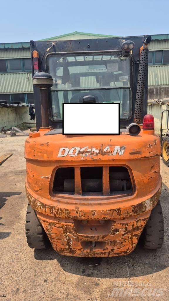 Doosan D 35 C-5 Elektriniai šakiniai krautuvai