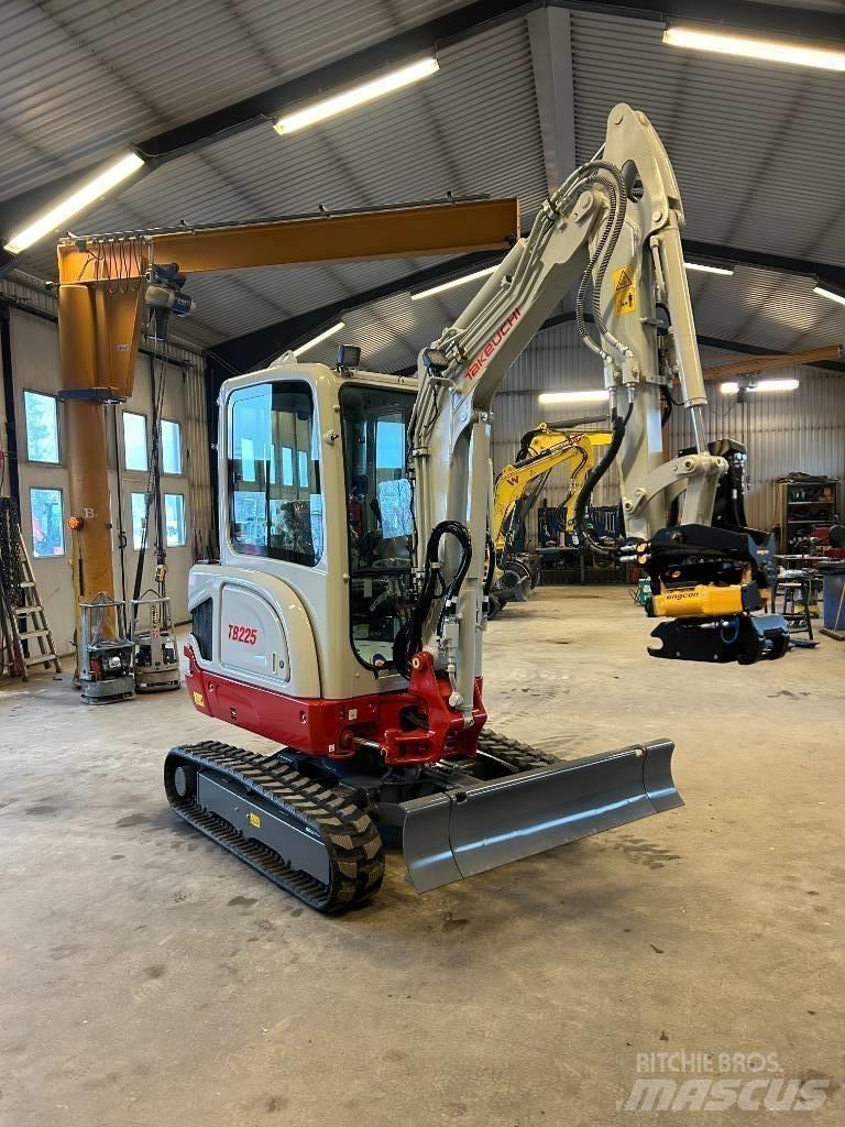 Takeuchi TB225 Mini ekskavatoriai < 7 t