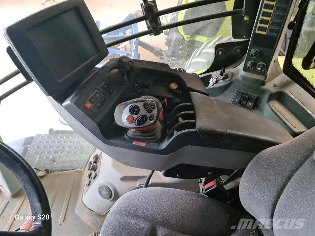 CLAAS Axion 810 Traktoriai