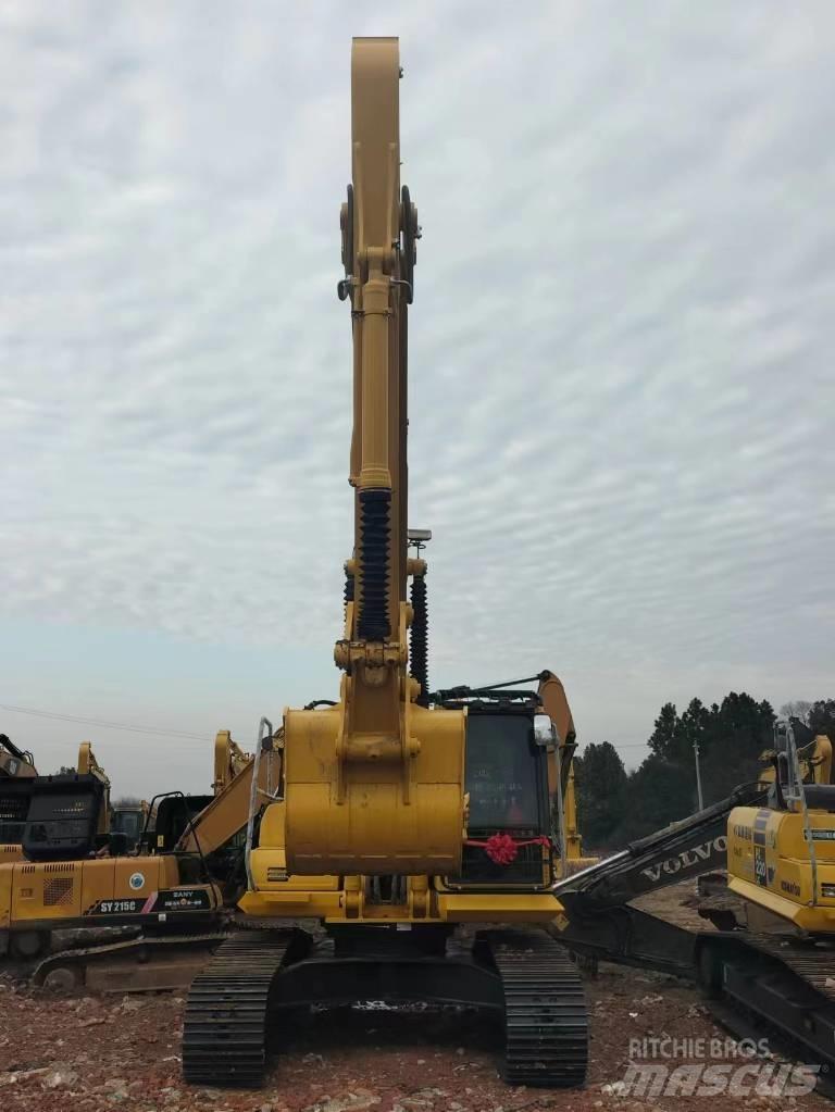 Komatsu PC 200-8 Vikšriniai ekskavatoriai