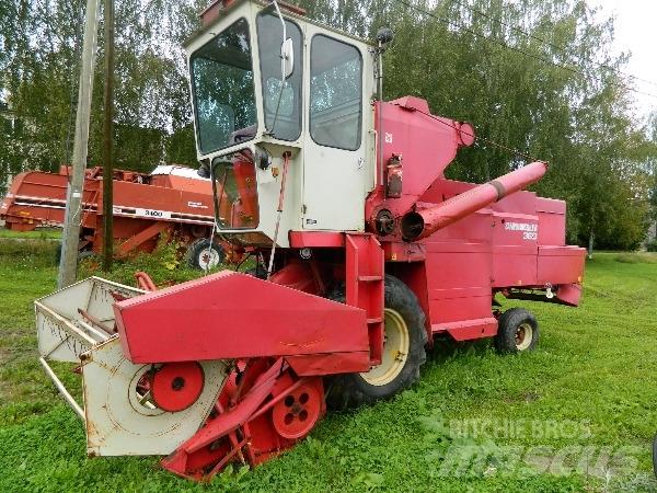 Sampo-Rosenlew 360 Derliaus nuėmimo kombainai