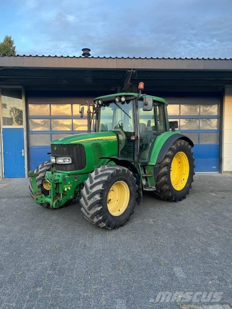 John Deere 6220 Traktoriai