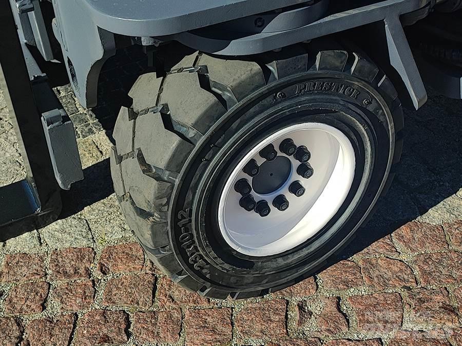 Combilift C5000XL Šakiniai krautuvai su privažiavimu iš visų keturių pusių