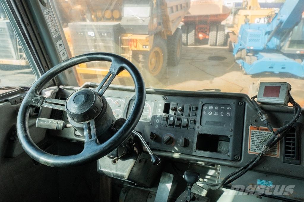 CAT 777 D Atliekų išvežimo technika
