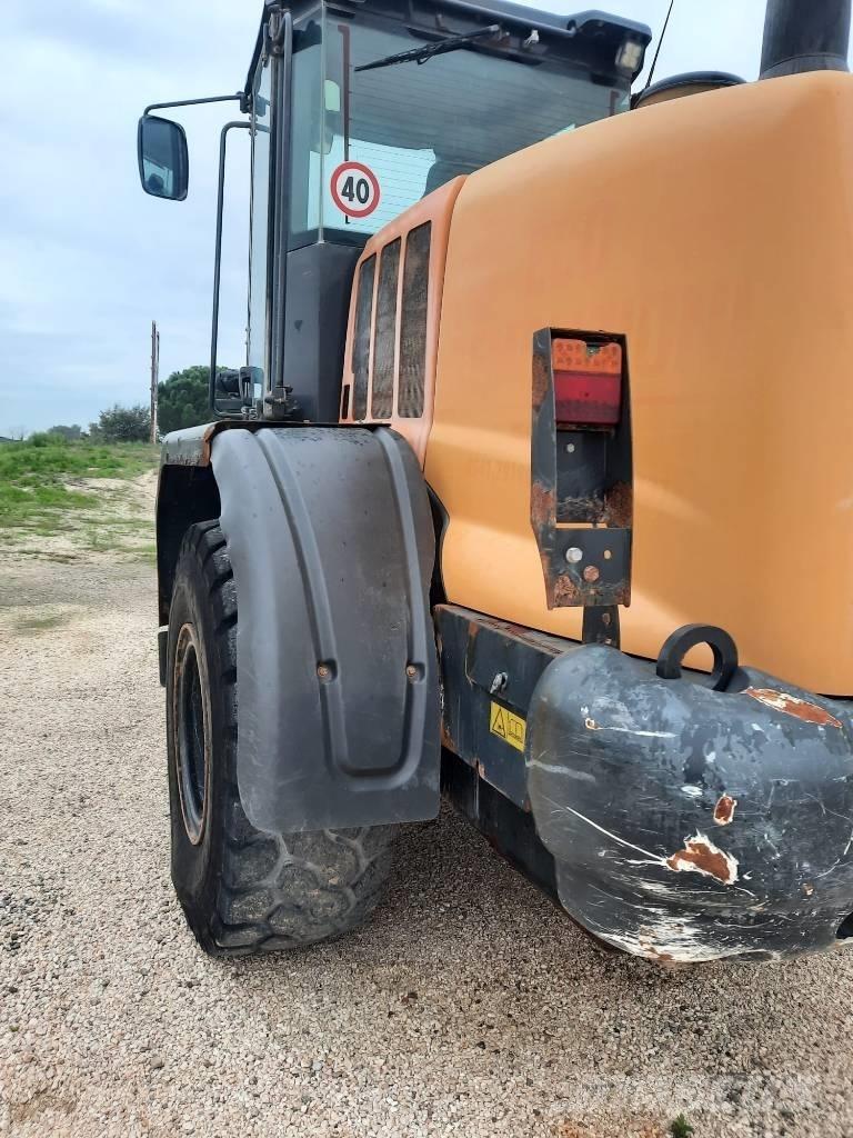 CASE 621G Naudoti ratiniai krautuvai