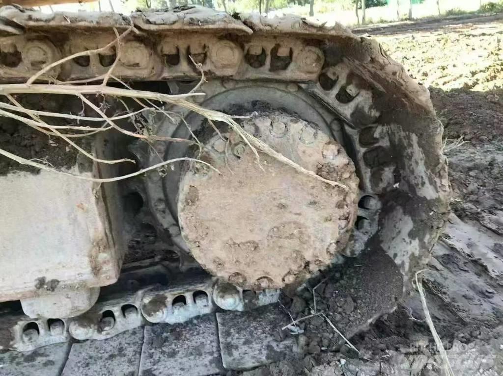Komatsu PC 210 Vikšriniai ekskavatoriai