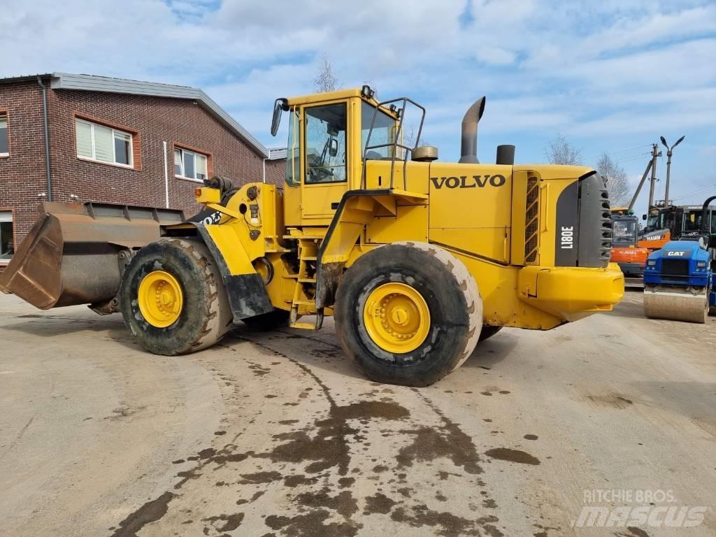 Volvo L 180 E Naudoti ratiniai krautuvai
