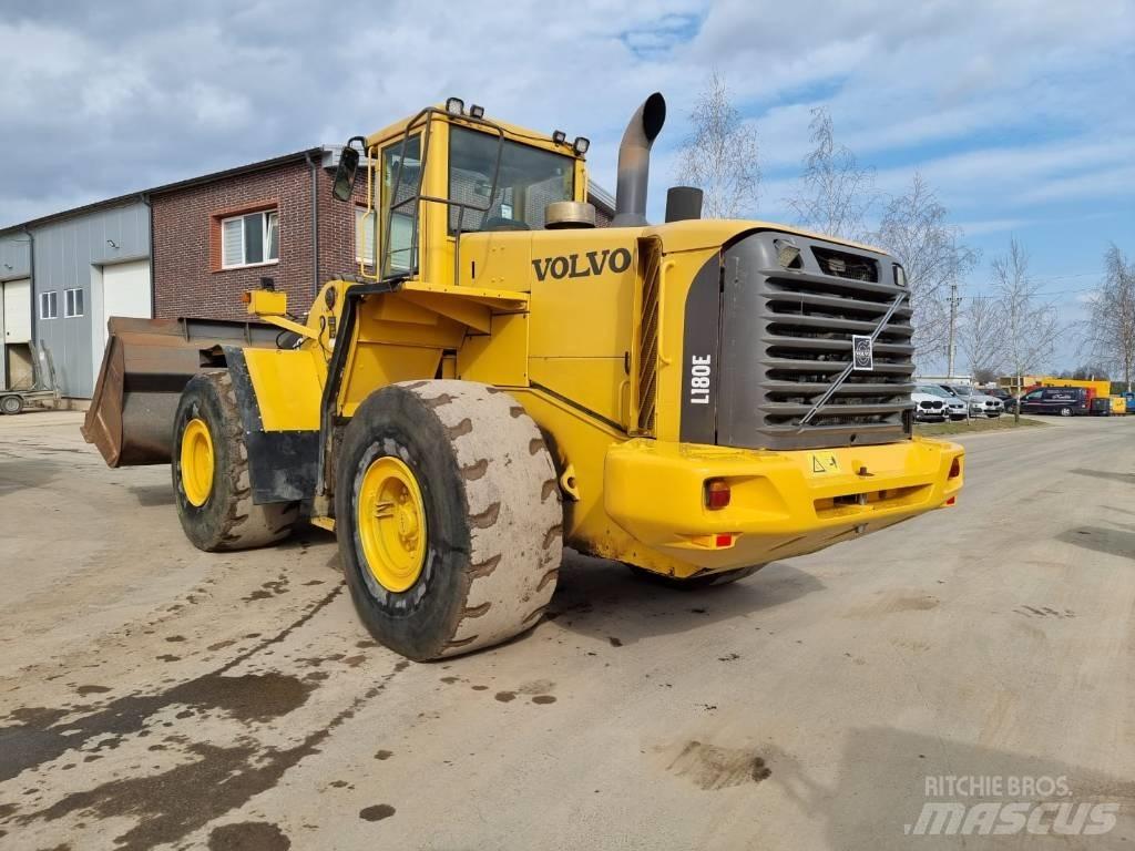 Volvo L 180 E Naudoti ratiniai krautuvai