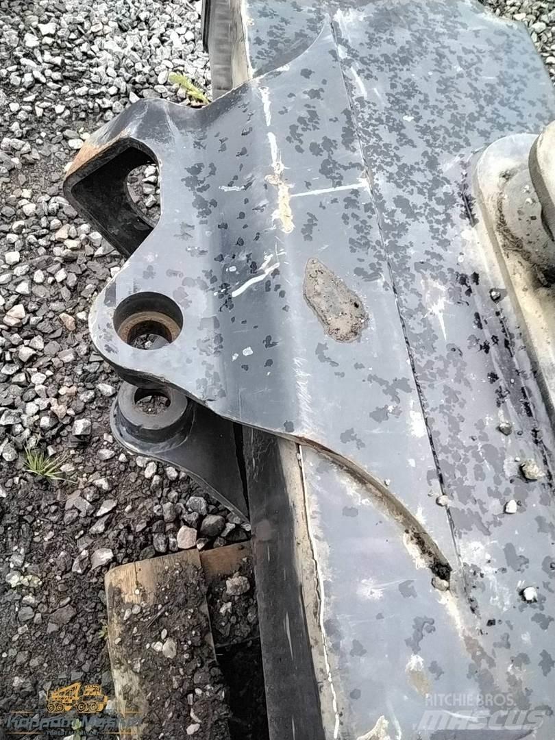 Komatsu 165 Medienos transportavimo mašinų kranai