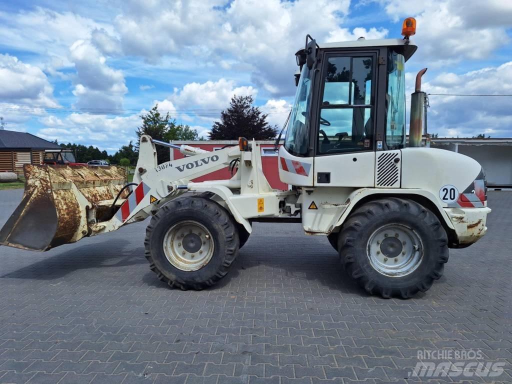Volvo L 30 B Naudoti ratiniai krautuvai